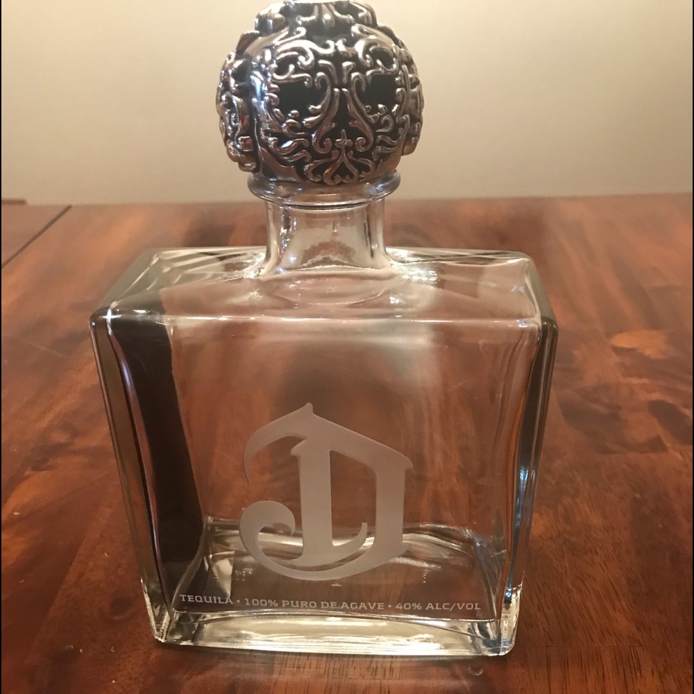 Deleon tequila bottle 750 (liquor not include)